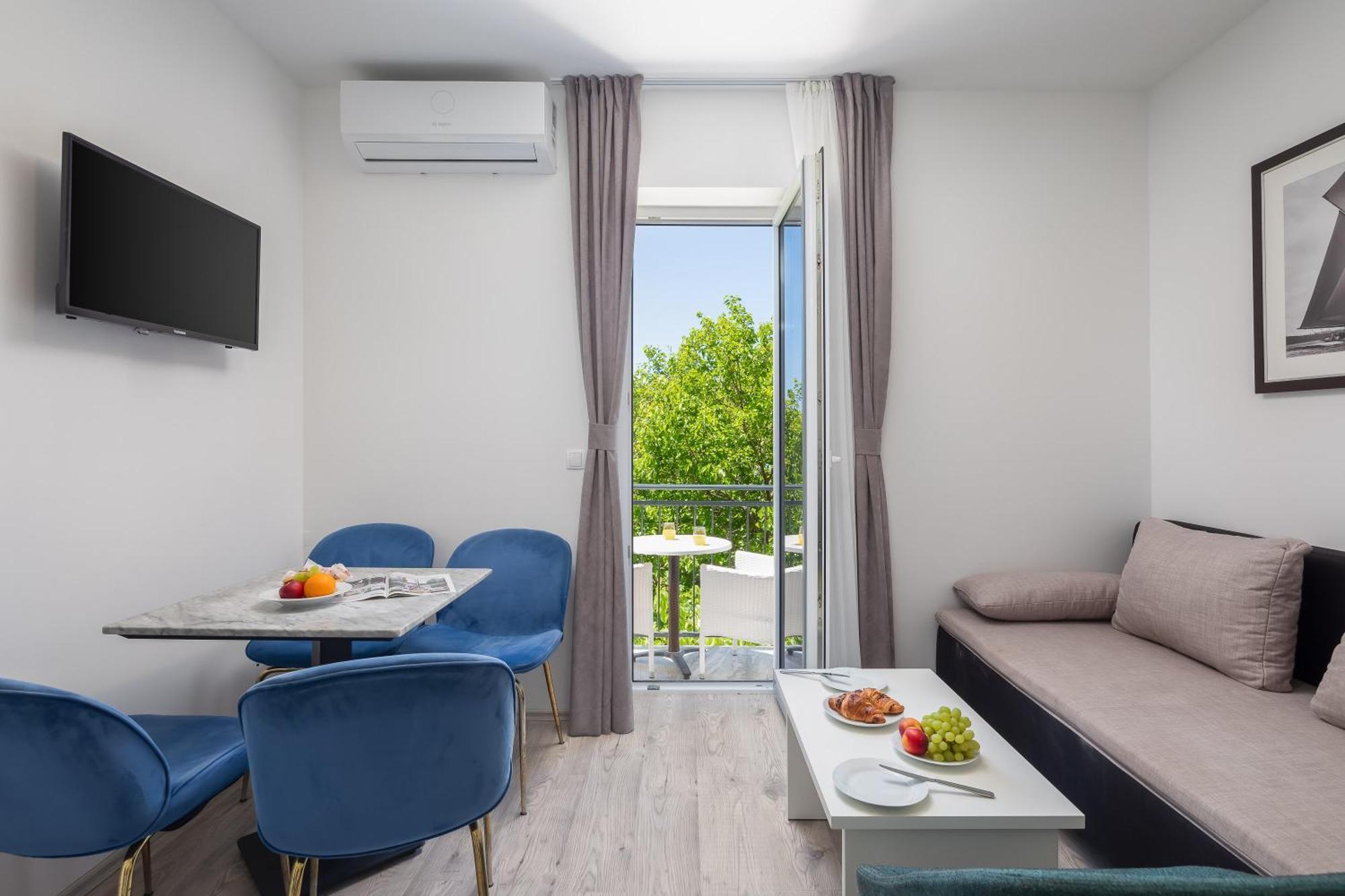 Beachfront Apartments Providenca With Free Parking Makarska Exterior photo