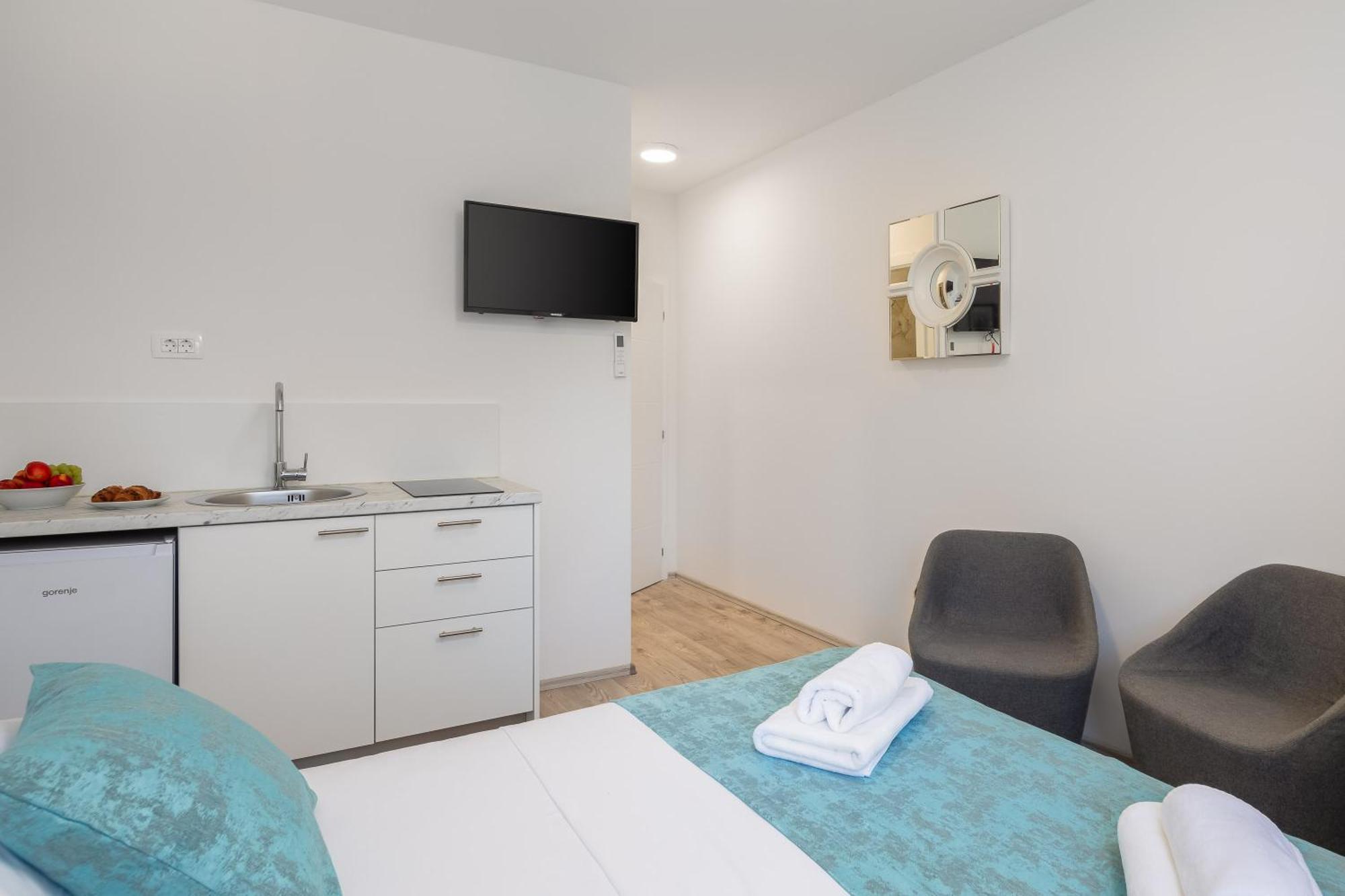 Beachfront Apartments Providenca With Free Parking Makarska Room photo