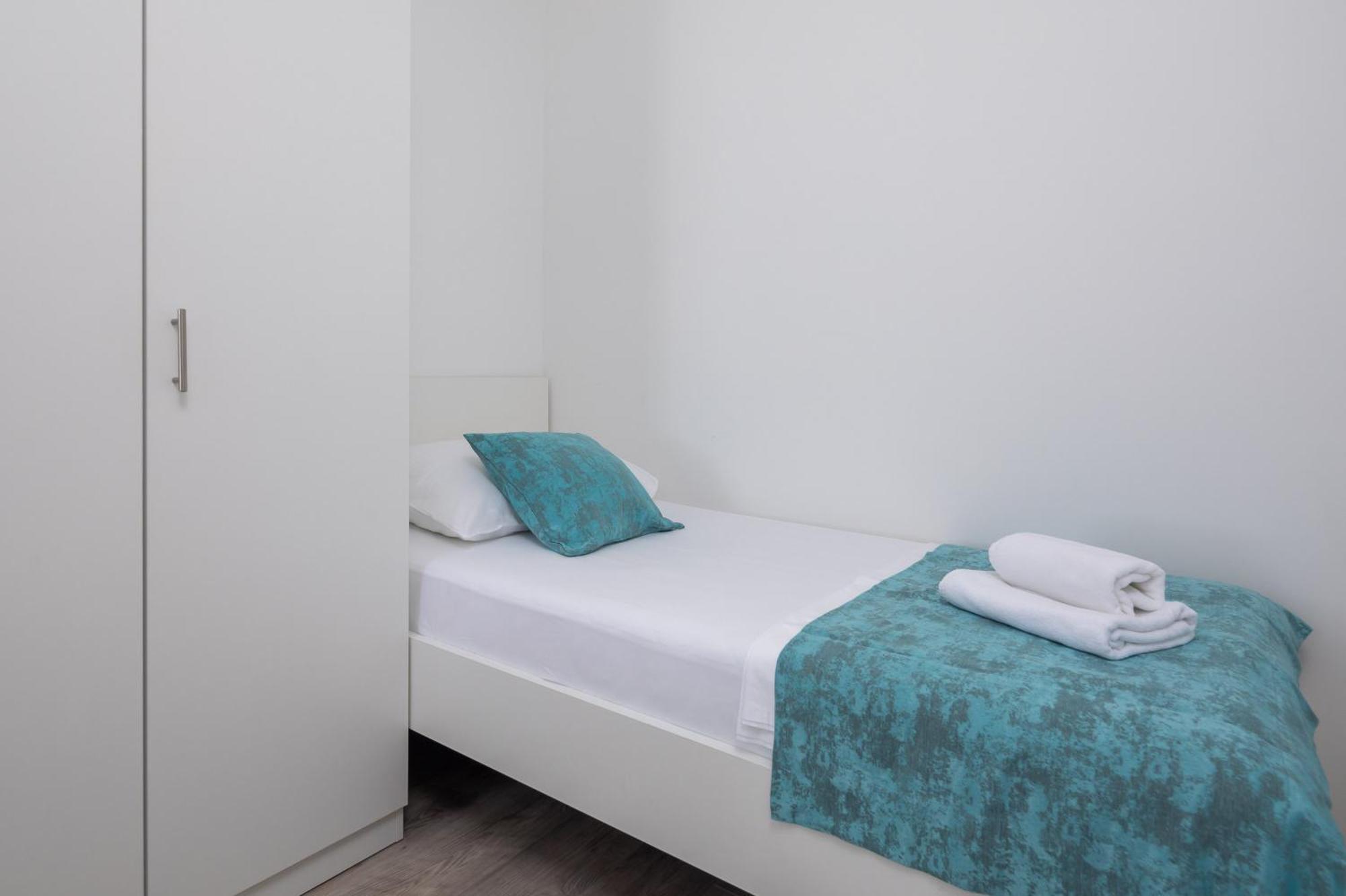 Beachfront Apartments Providenca With Free Parking Makarska Room photo