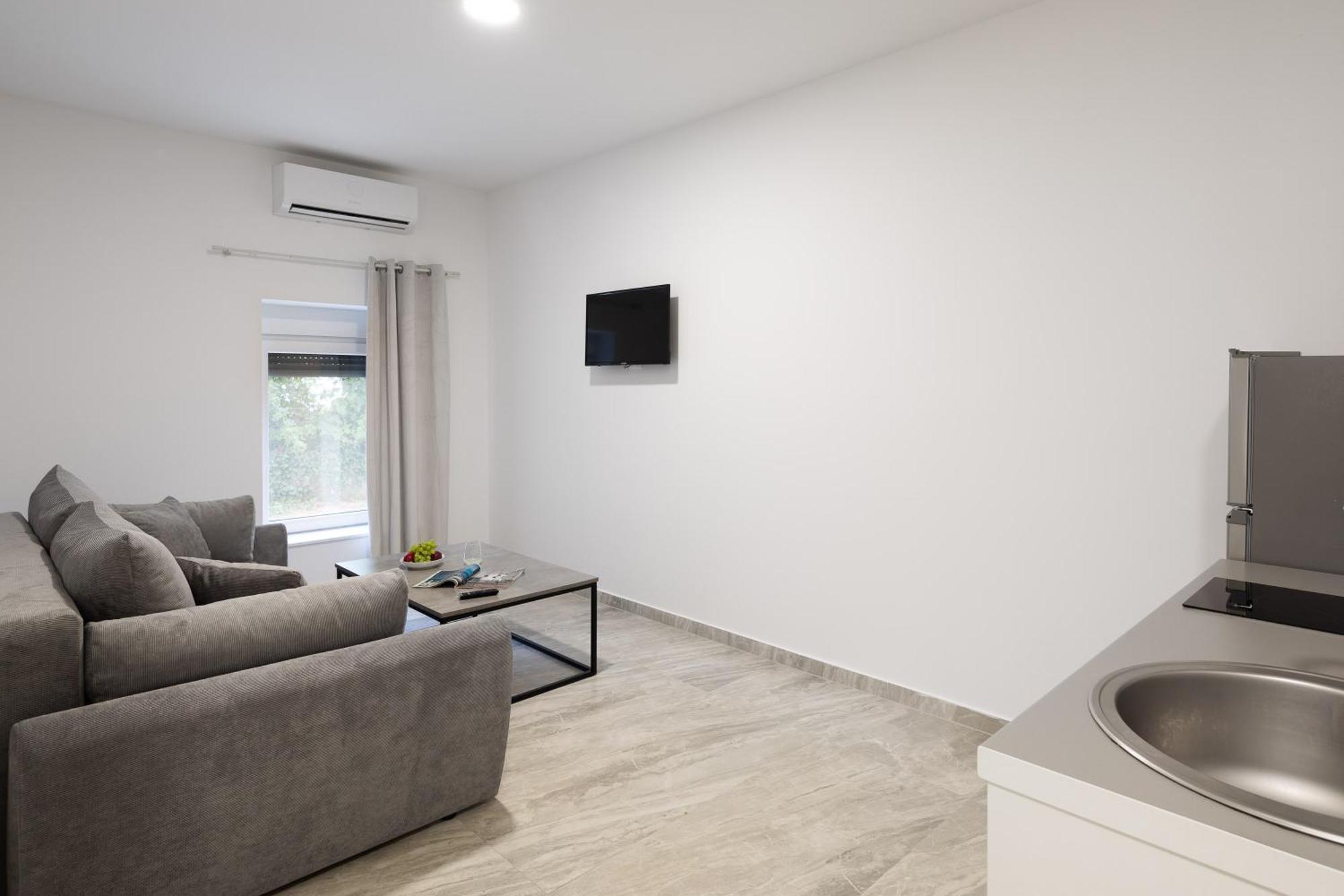 Beachfront Apartments Providenca With Free Parking Makarska Room photo