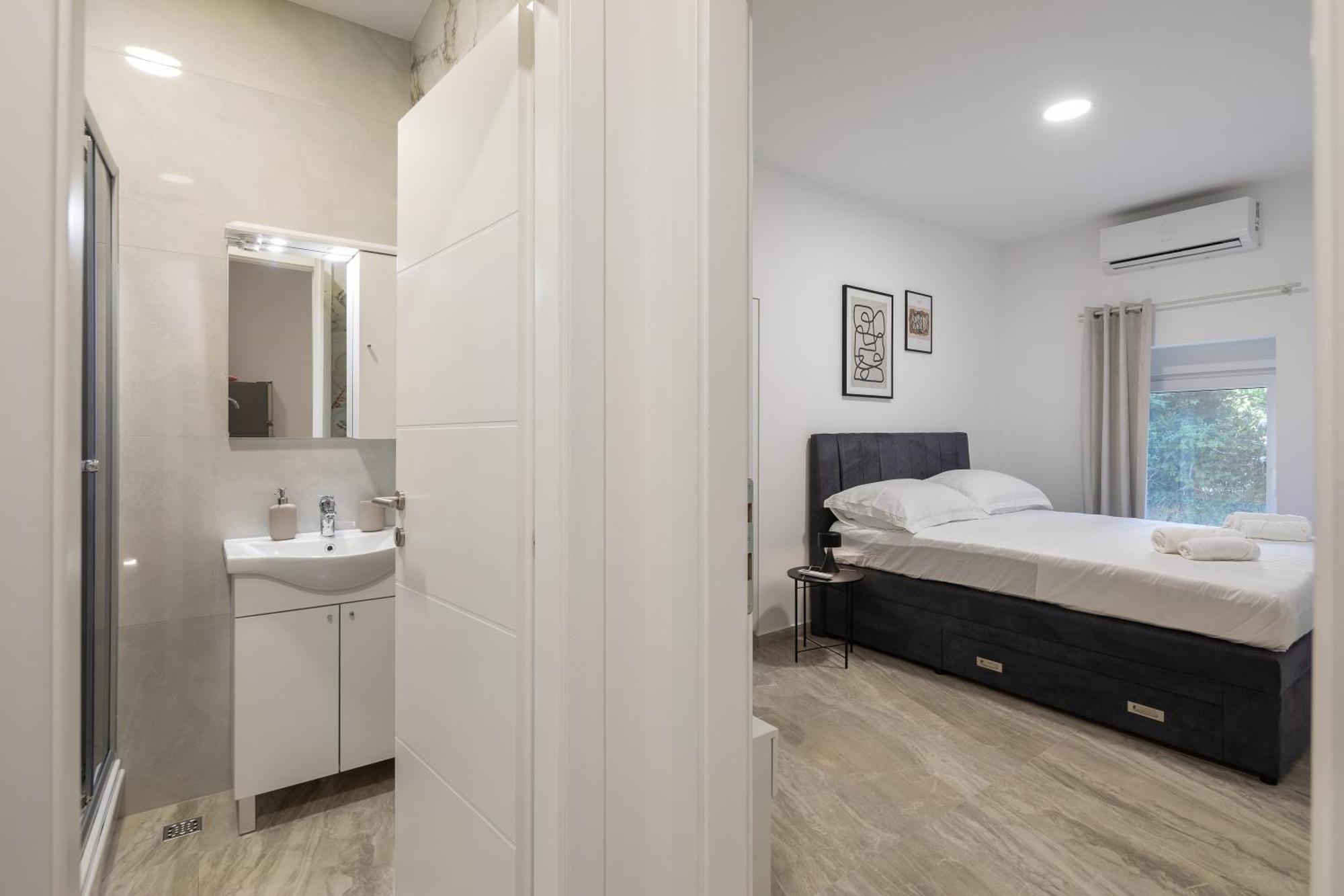 Beachfront Apartments Providenca With Free Parking Makarska Room photo